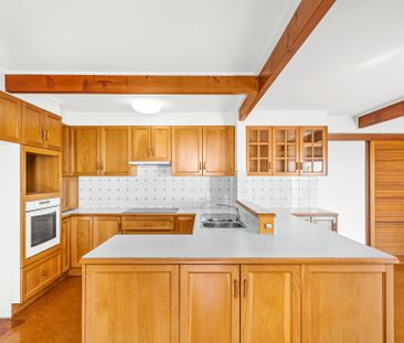 Family Friendly Home - Photo 2