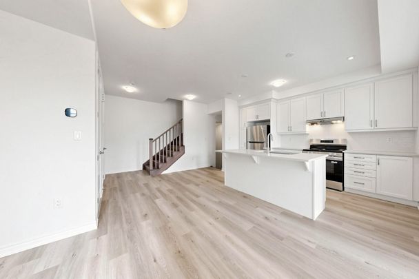 For Lease - 106 Yorkshire Street, Barrie, Ontario - Photo 1