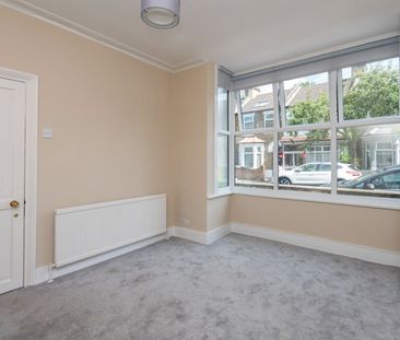 3 Bed Detached House, Corporation Street, E15 - Photo 2