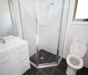 STUNNING NEAR NEW BRICK VENEER HOUSE - Photo 2