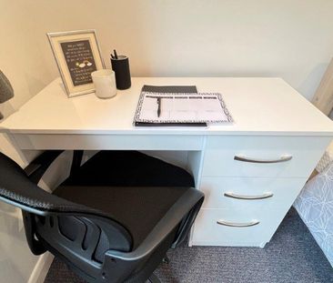 1 bedroom in a house share to rent - Photo 4