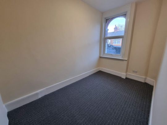 2 Bed Flat, Charlton Church Lane, SE7 - Photo 1
