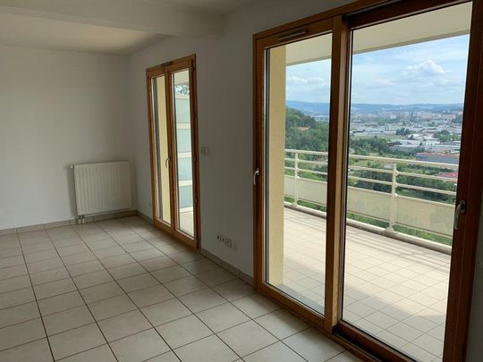 Très bel F3 récent 60m2 avec TERRASSE, GARAGE et PARKING - Photo 1