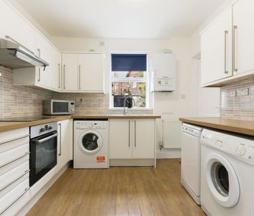 4 bedroom terraced house to rent - Photo 2