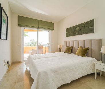 Middle Floor Apartment in Elviria - Photo 3