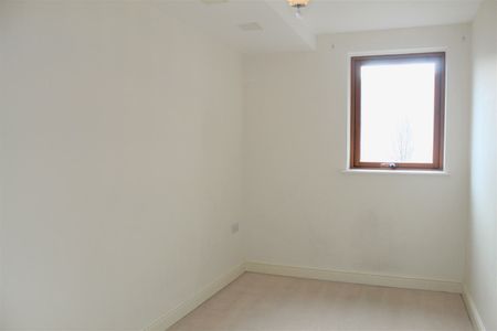North Star Boulevard, Greenhithe, DA9 9UJ - Photo 2