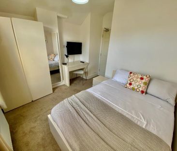 1 bedroom in a house share to rent - Photo 5