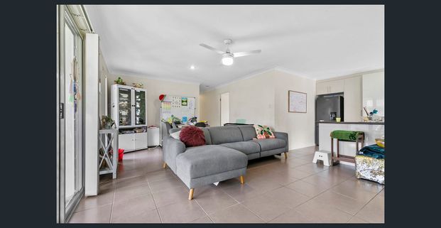 Spacious 4-Bed Family Haven with Multiple Living Areas & Alfresco - Photo 1