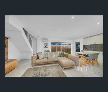 Stylish Townhouse in Prime Location - Photo 1