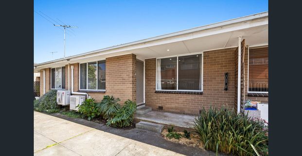Bright & Fresh Two Bedroom Unit - Photo 1