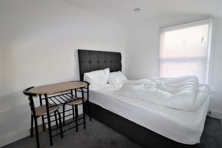 5 bedroom terraced house to rent - Photo 3