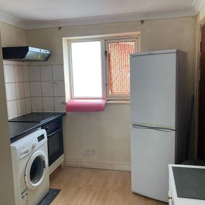 Room in a Shared Flat, Cheltenham Road, BS6 - Photo 3