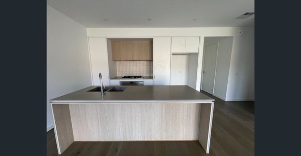 THREE BEDROOM TOWNHOUSE - Photo 1