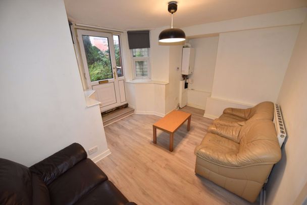 2 bedroom Flat in Flat 1, Leeds - Photo 1