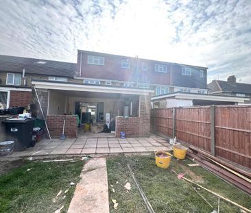 6 bedroom semi-detached house to rent - Photo 1