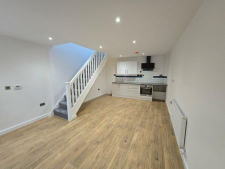 2 bedroom maisonette to rent - Photo 5