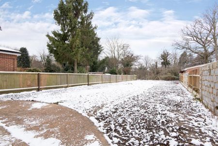 4 bedroom detached house to rent - Photo 2