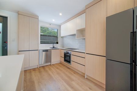 Near new town house in Birkdale - Photo 2