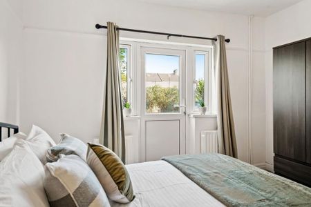 1 bedroom in a house share to rent - Photo 5