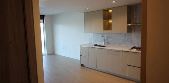 Stunning 1 Bed, 1 Bath, Den, Balcony, In-suite Laundry, Parking & More - Photo 2