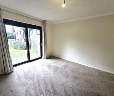 Clockhouse Road, Farnborough, GU14 - Photo 5