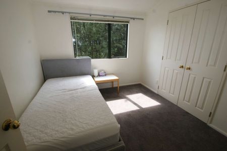 Spacious 3 Beds and study ( 4th bed) - Photo 5