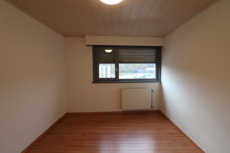 Een ruim appartement op de verdieping met 2 slaapkamers, terras en autostaanplaats. - Foto 3