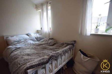 5 bedroom end of terrace house to rent - Photo 2