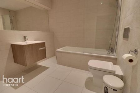 2 bedroom flat to rent - Photo 3