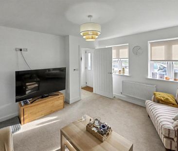 3 bedroom semi-detached house to rent - Photo 1