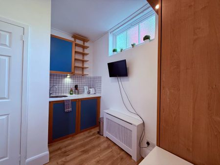 Flat 208 Fulham Palace Road, Fulham W6 9HH - Photo 3