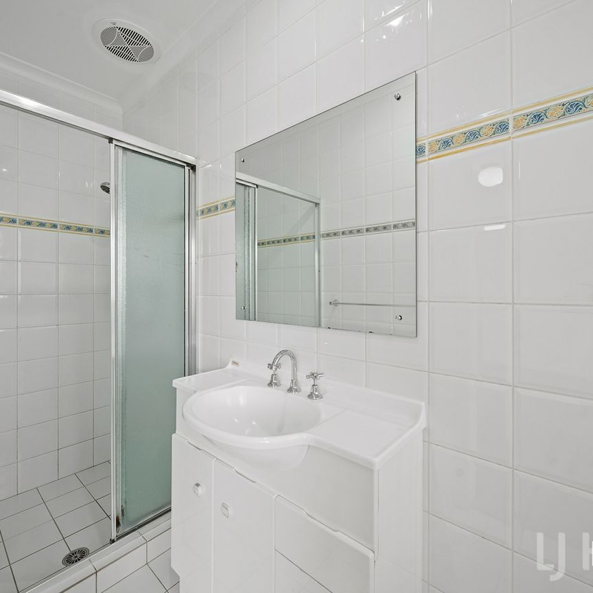 4 Bedroom Ensuite House With Tandem Garage - Photo 1