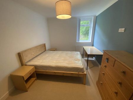 4 bedroom flat to rent - Photo 4