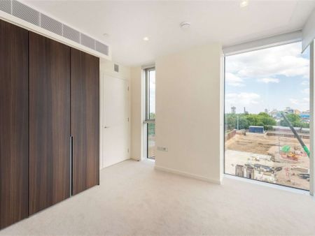 Spacious three bedroom apartment with balcony. - Photo 3