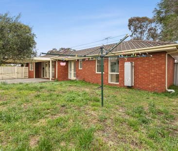 Spacious 3-Bedroom Home with Study in Prime Sunbury Location - Photo 4