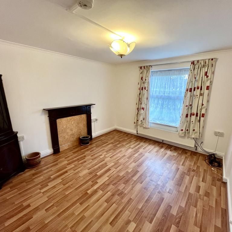 2 bedroom maisonette to rent - Photo 1
