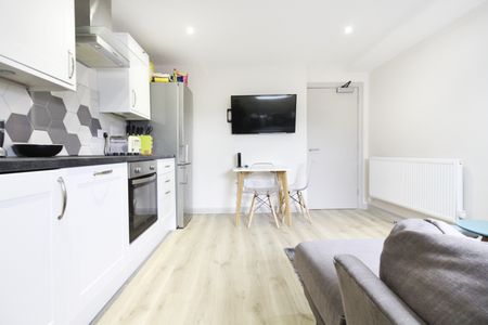 Corner House, Cathays - Photo 4