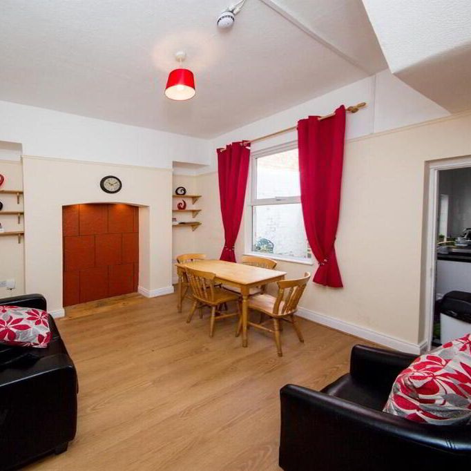 Room 3, 4 Candahar Street, Belfast, BT7 3AQ - Photo 1