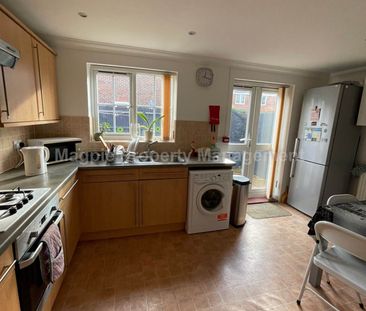 Price £650 pcm - Available 06/01/2026 - Furnished - Photo 3