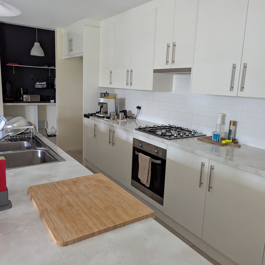 Strathalbyn - Photo 1