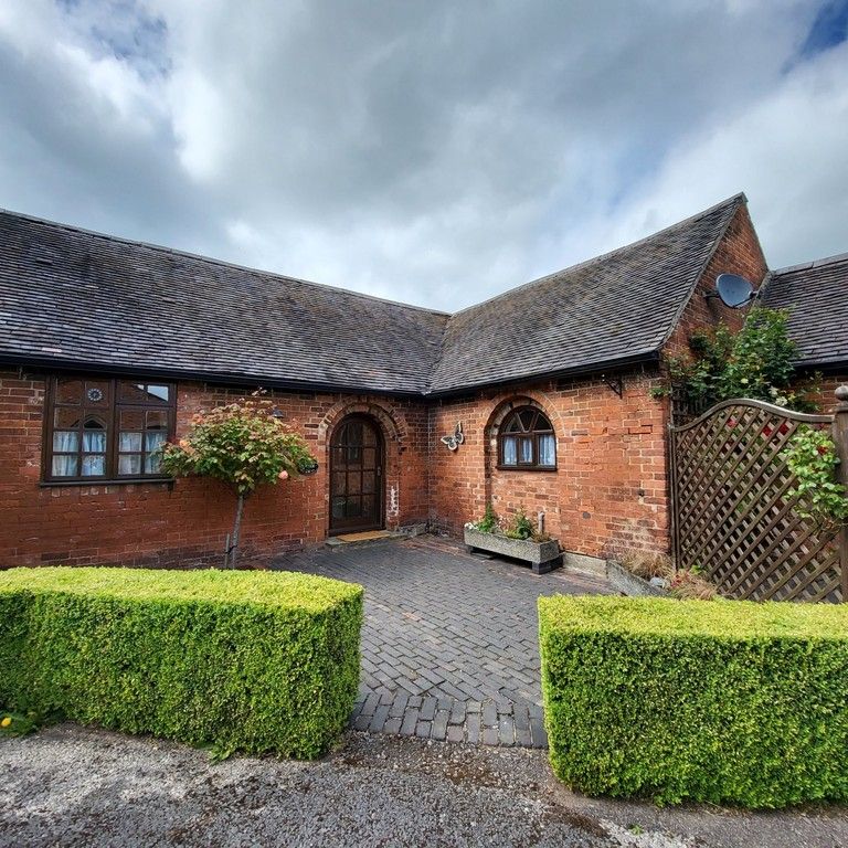 1 bedroom barn conversion to let - Photo 1