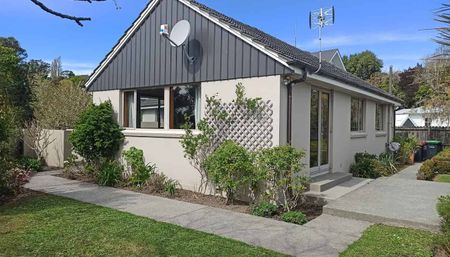 Sunny, warm 3 bedroom home on Cashmere hill - Photo 4