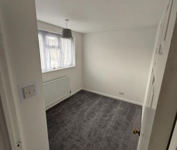 3 bedroom semi-detached house to rent - Photo 6