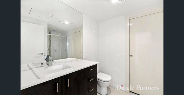 Stylish Modern Apartment in Prime Hughesdale Location - Photo 1