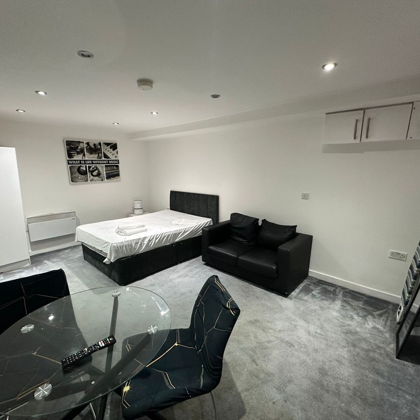 Berkeley Avenue, Leeds - Photo 1