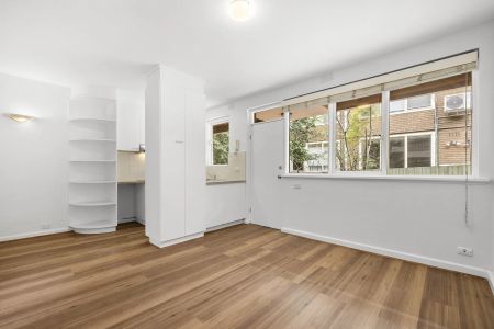 Unit 2/30 Davis Avenue, South Yarra. - Photo 2