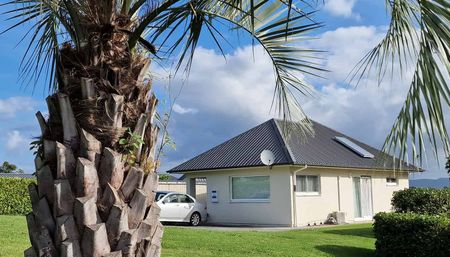 Charming 2 bedroom home in Massey - Photo 3