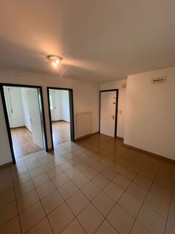 Spacious 4.5-room apartment for rent in a peaceful and green setting in Villaraboud - Photo 2