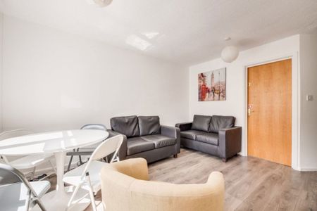 £682 p/w (£2,955 pcm) - Photo 3