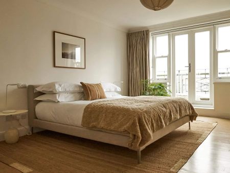 Penthouse with wrap-around terraces in Little Venice - Photo 5